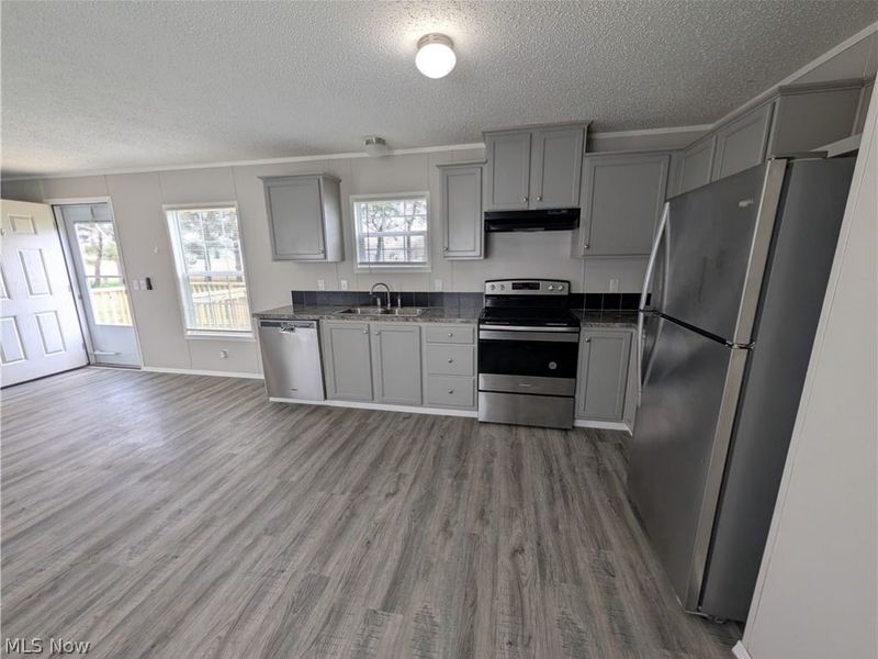 135 Kenny Brook Lane, Elyria, OH 44035 Photo 4