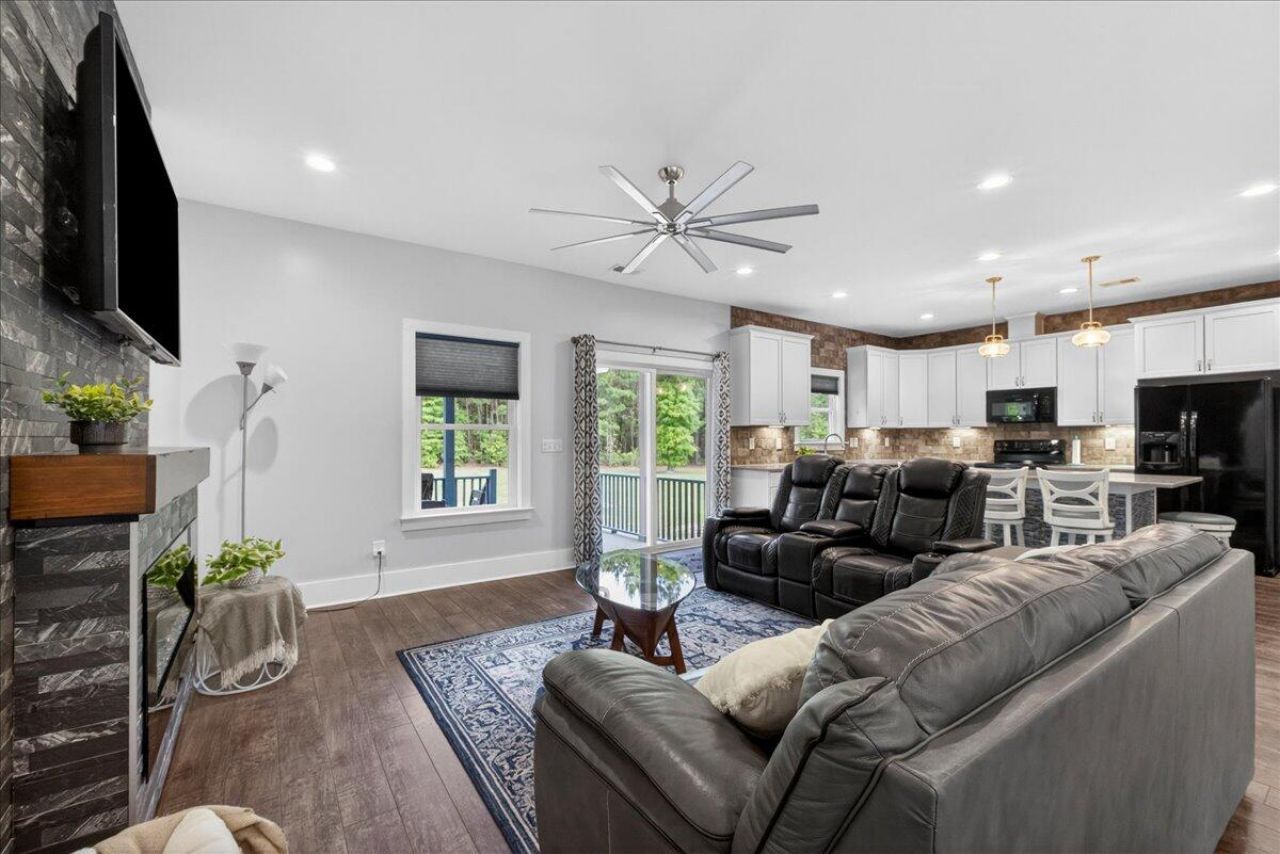 1448 Longridge Road Photo 4