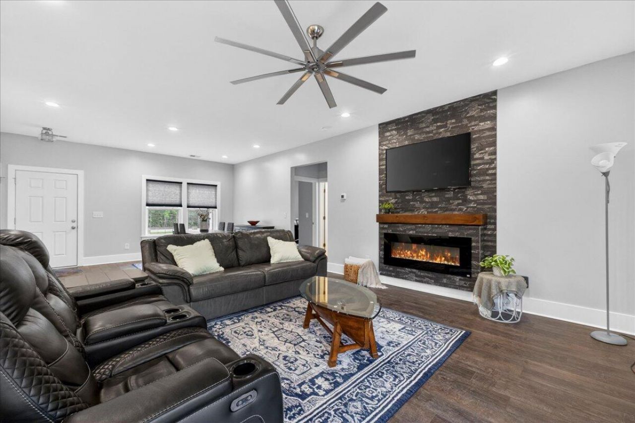 1448 Longridge Road Photo 5