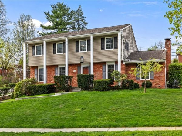 552 Sandrae Dr , Pittsburgh, PA 15243