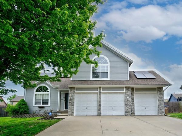 428 Madison Creek Drive, Raymore, MO 64083