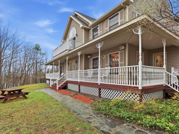 111 Daggett Drive, Raymond, ME 04071