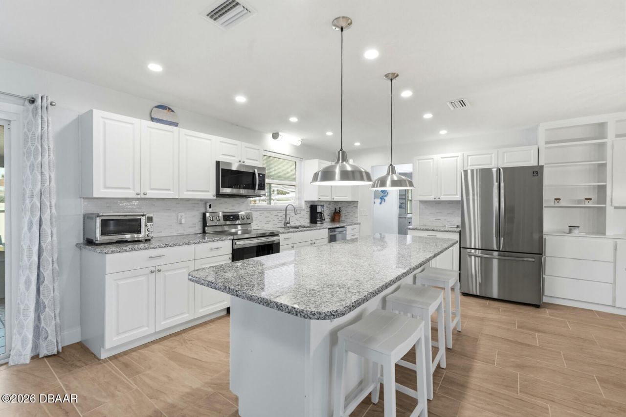 341 Plaza Boulevard, Daytona Beach, FL 32118 Photo