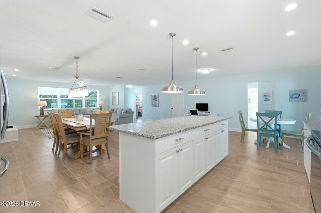 341 Plaza Boulevard, Daytona Beach, FL 32118 Photo