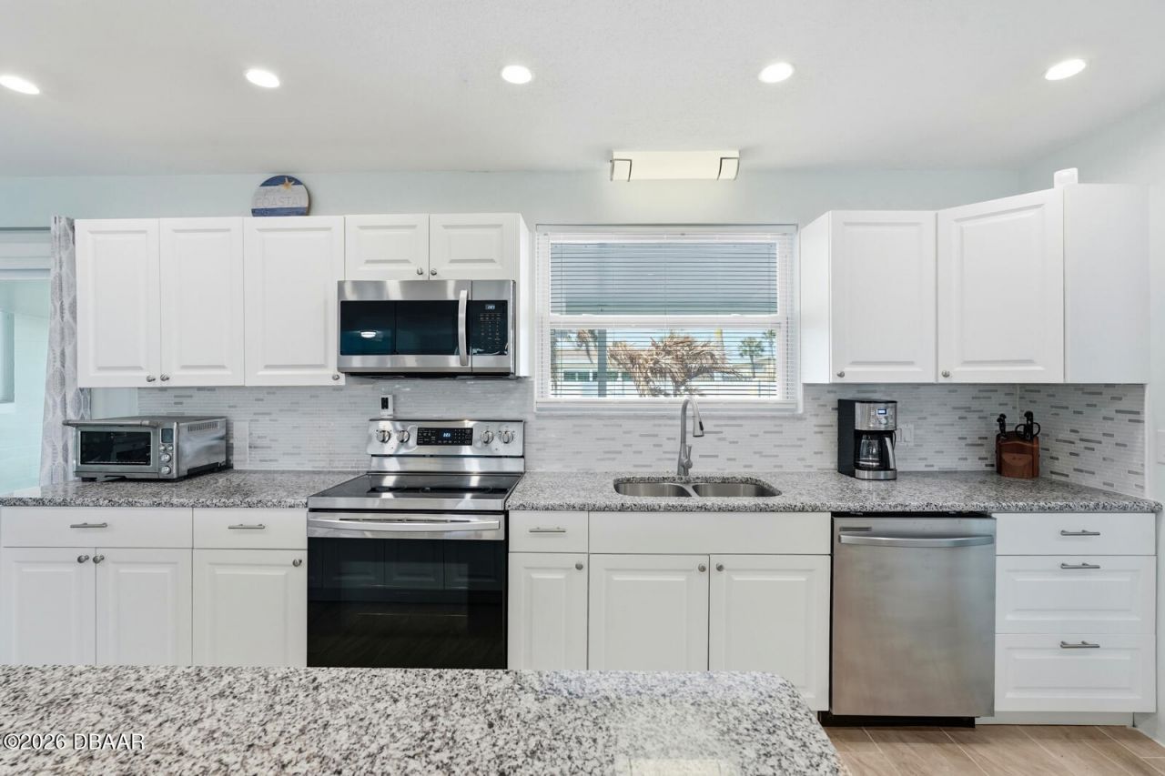 341 Plaza Boulevard, Daytona Beach, FL 32118 Photo