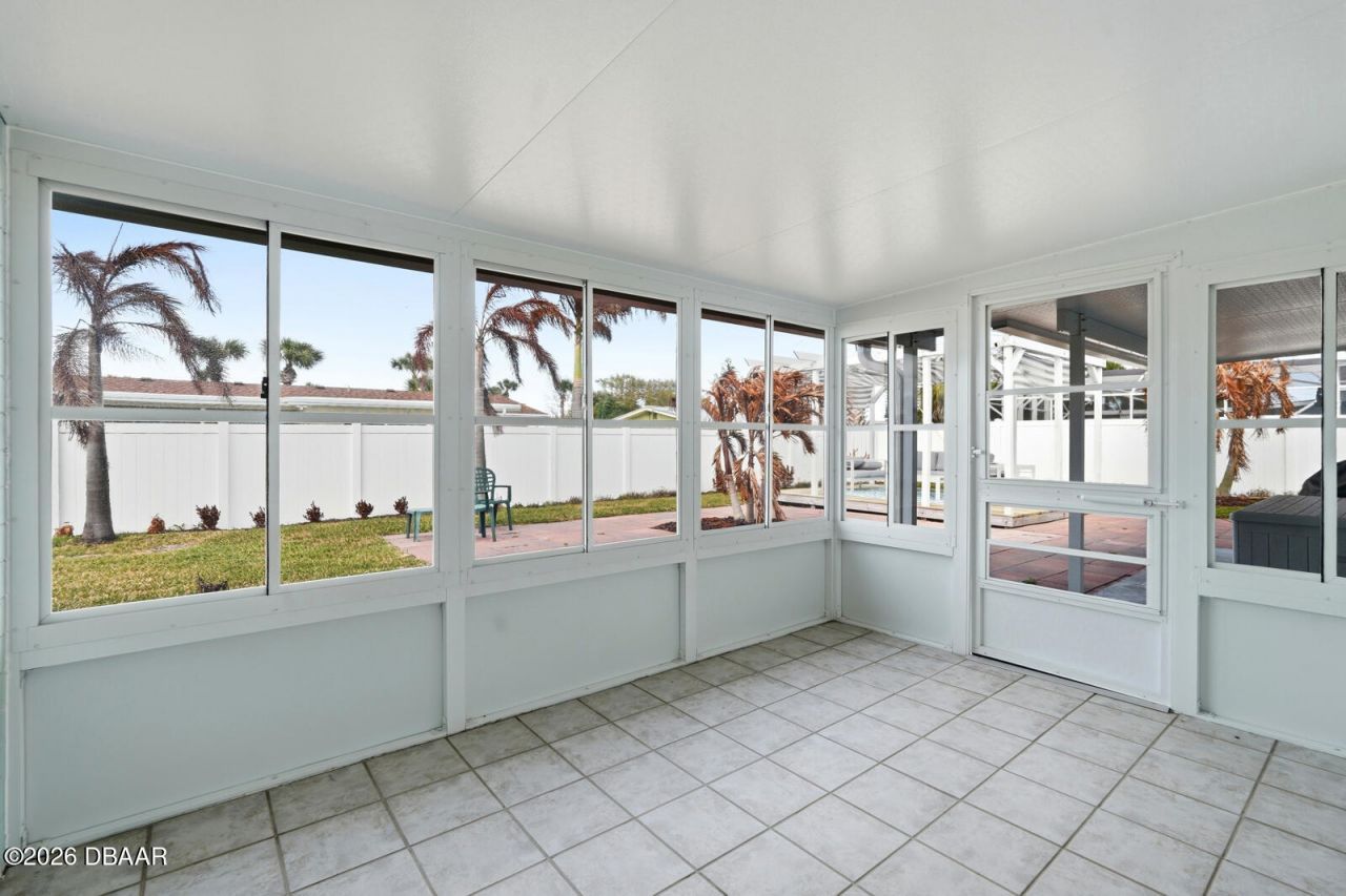 341 Plaza Boulevard, Daytona Beach, FL 32118 Photo