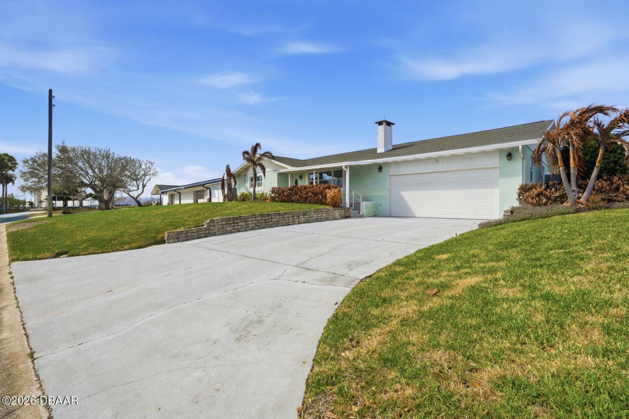 341 Plaza Boulevard, Daytona Beach, FL 32118 Photo