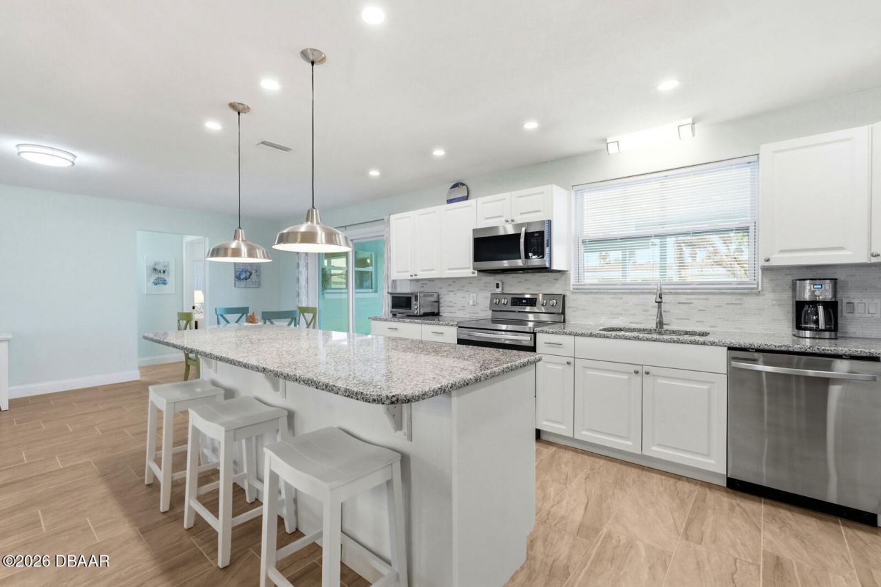 341 Plaza Boulevard, Daytona Beach, FL 32118 Photo