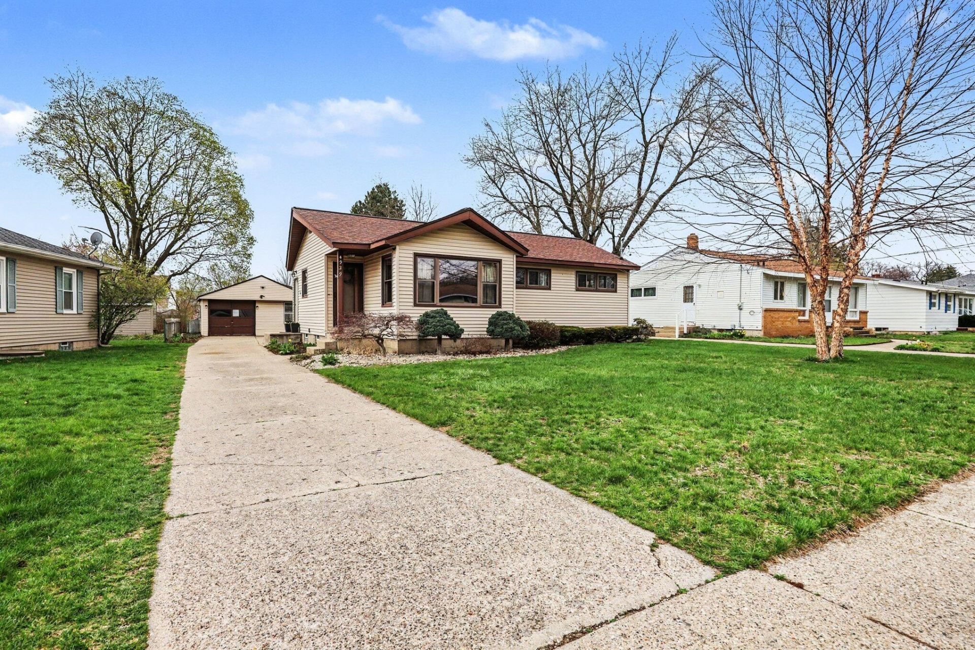 4929 Aleda Avenue Se, Grand Rapids, MI 49508 Main Photo