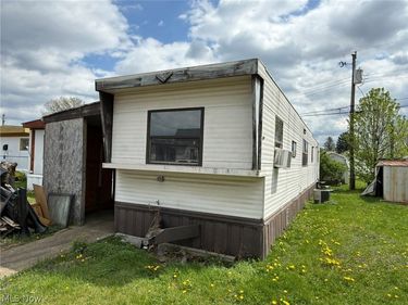 610 Karen Avenue NW, New Philadelphia, OH 44663
