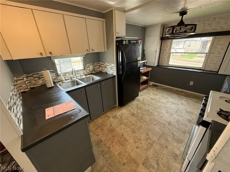 610 Karen Avenue NW, New Philadelphia, OH 44663 Photo 2