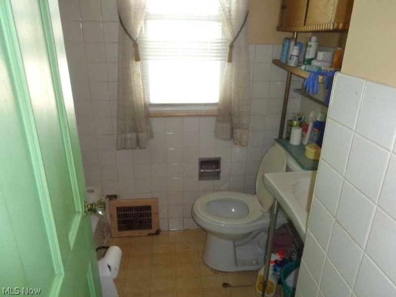 448 E 328th Street, Willowick, OH 44095 Photo 9