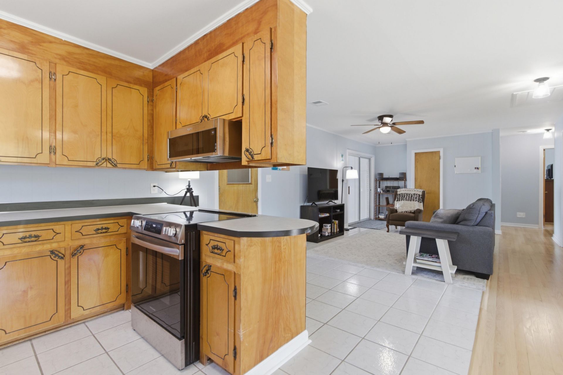 1084 Honeysuckle Lane Photo 12