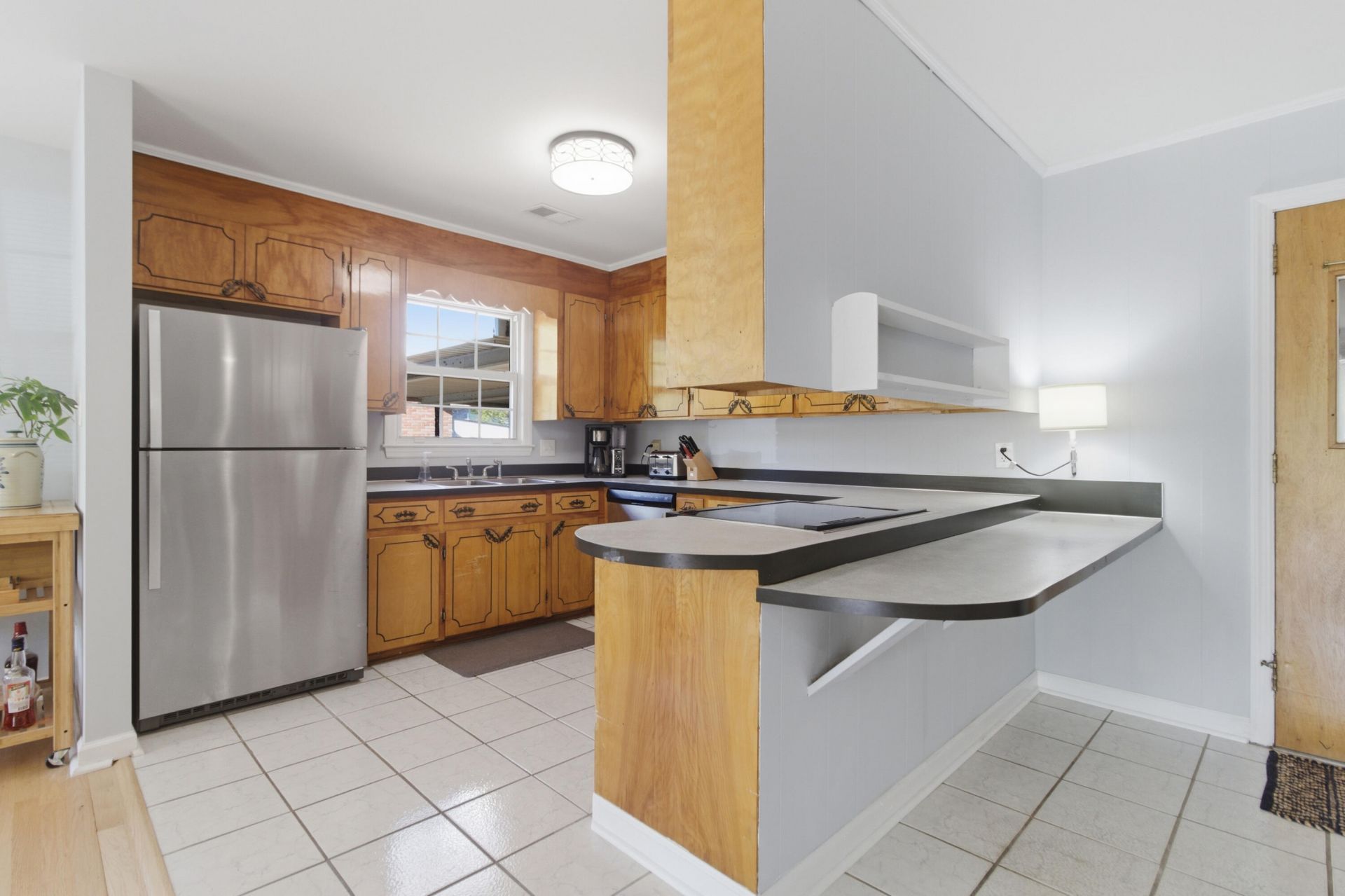 1084 Honeysuckle Lane Photo 12