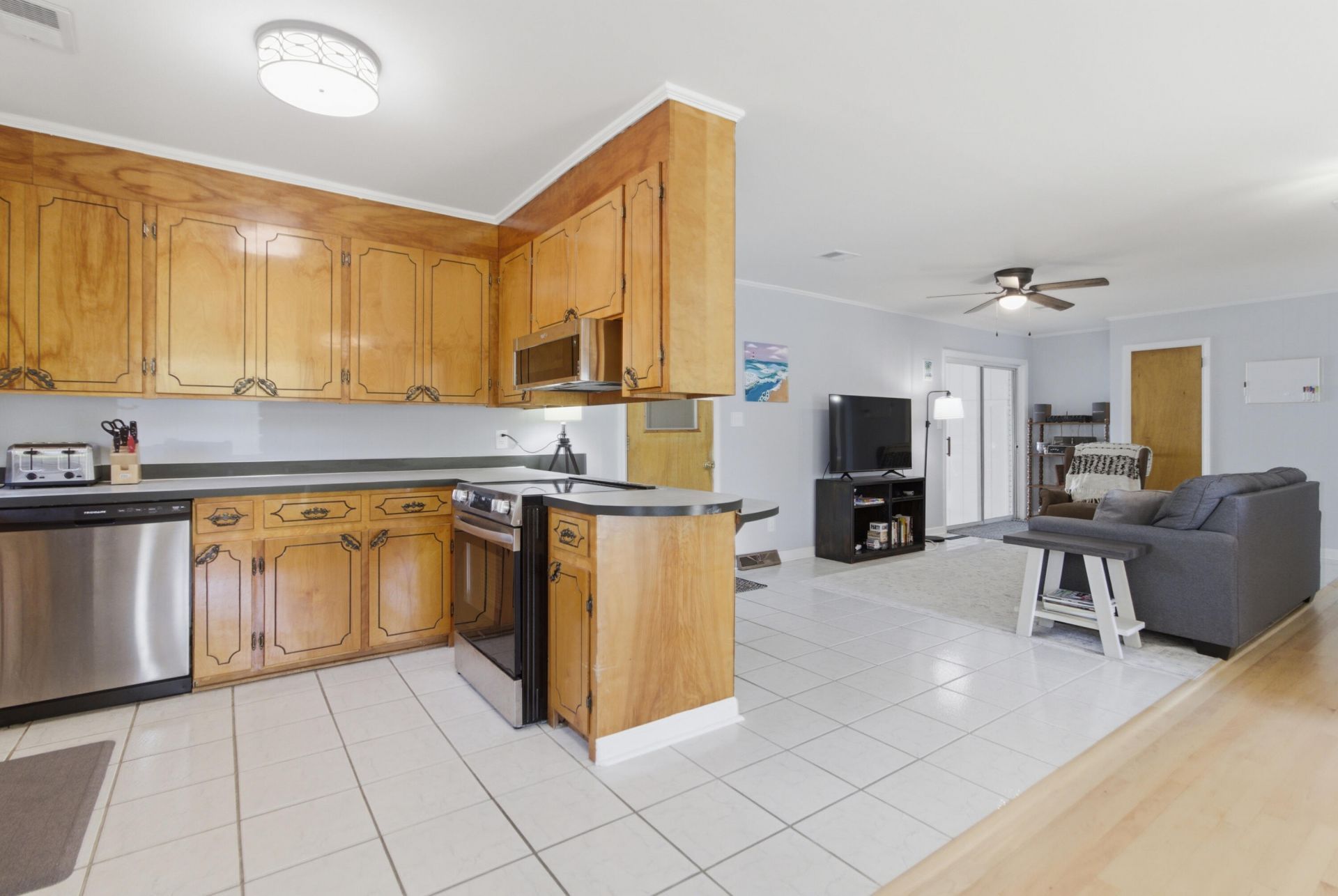 1084 Honeysuckle Lane Photo 14