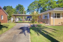 1084 Honeysuckle Lane photo 4