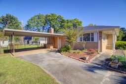 1084 Honeysuckle Lane photo 4