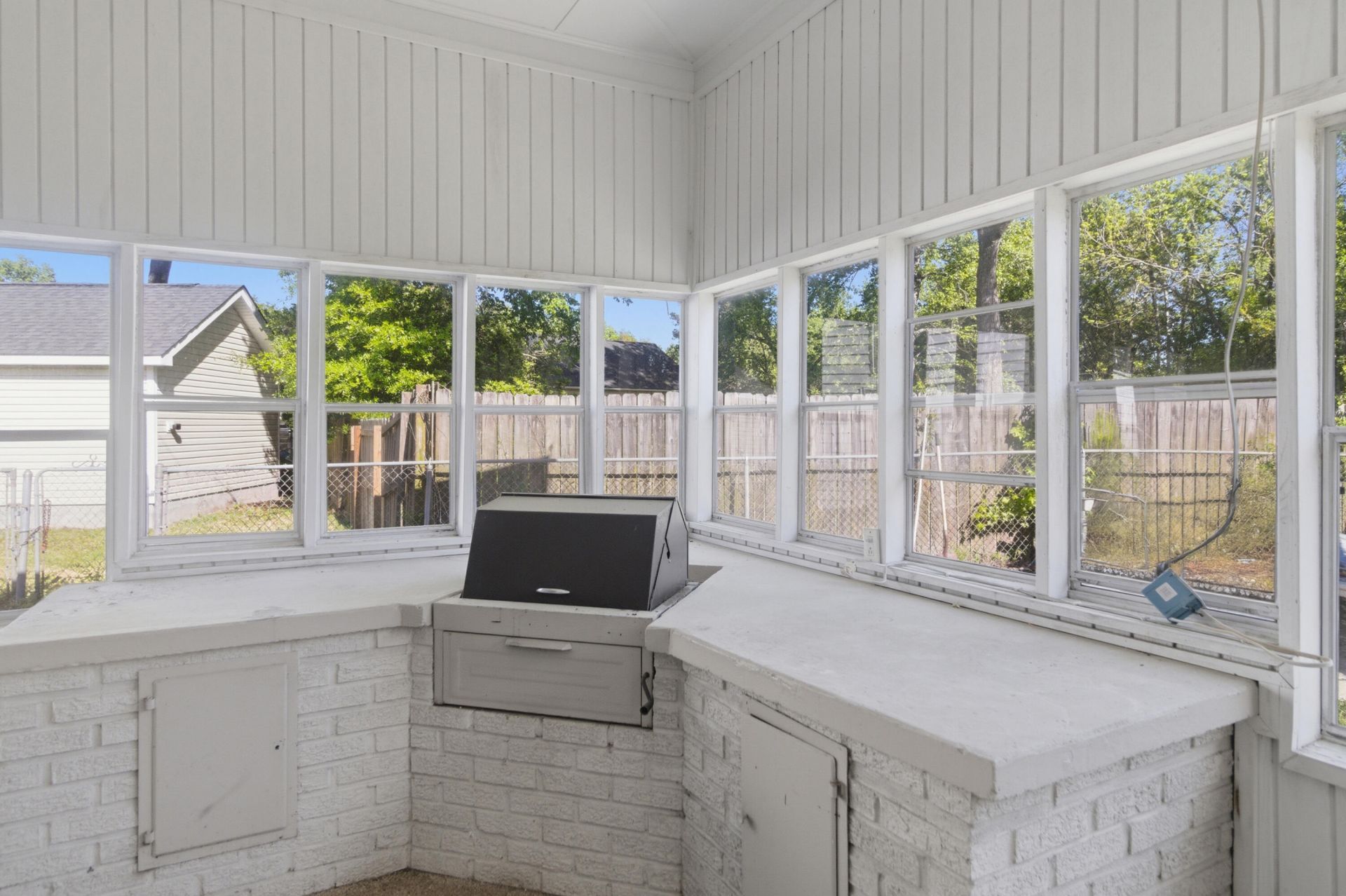 1084 Honeysuckle Lane Photo 32