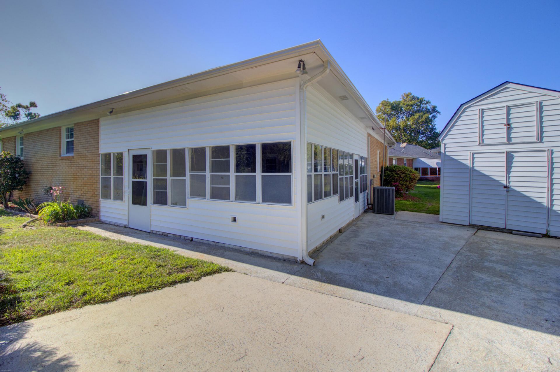 1084 Honeysuckle Lane Photo 33