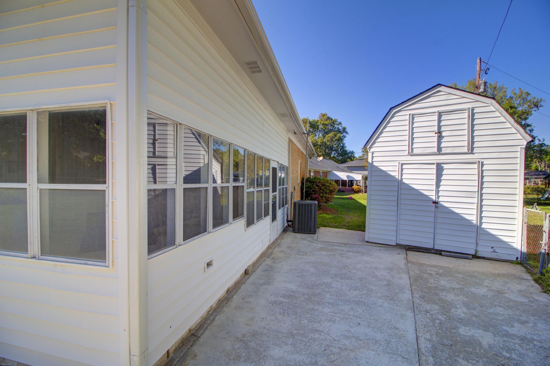 1084 Honeysuckle Lane Photo 35