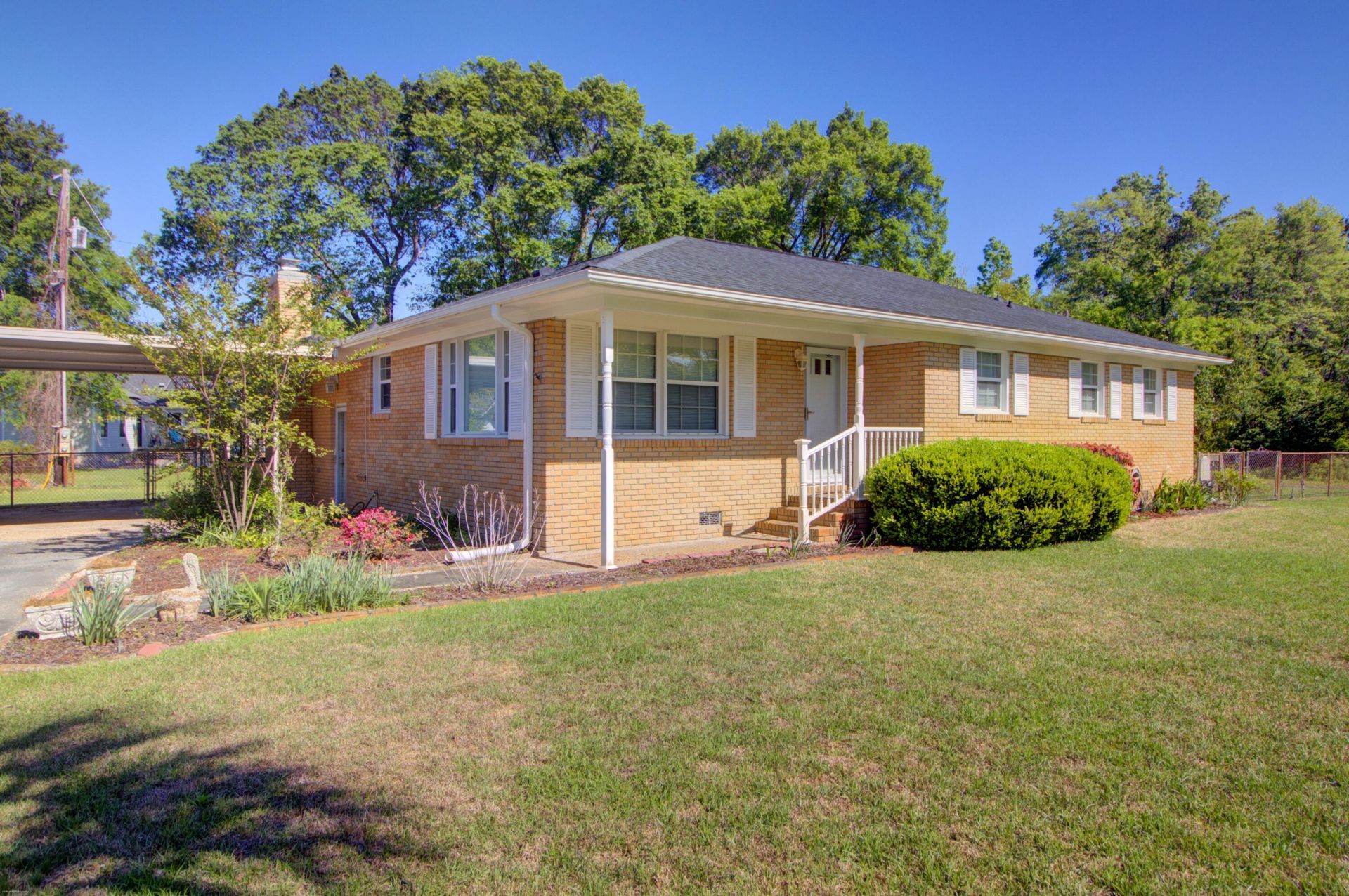 1084 Honeysuckle Lane Photo 4