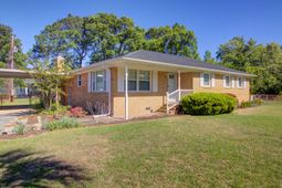 1084 Honeysuckle Lane photo 4