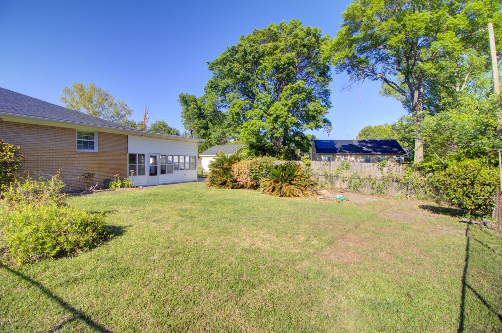1084 Honeysuckle Lane Photo 5