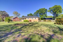 1084 Honeysuckle Lane photo 4