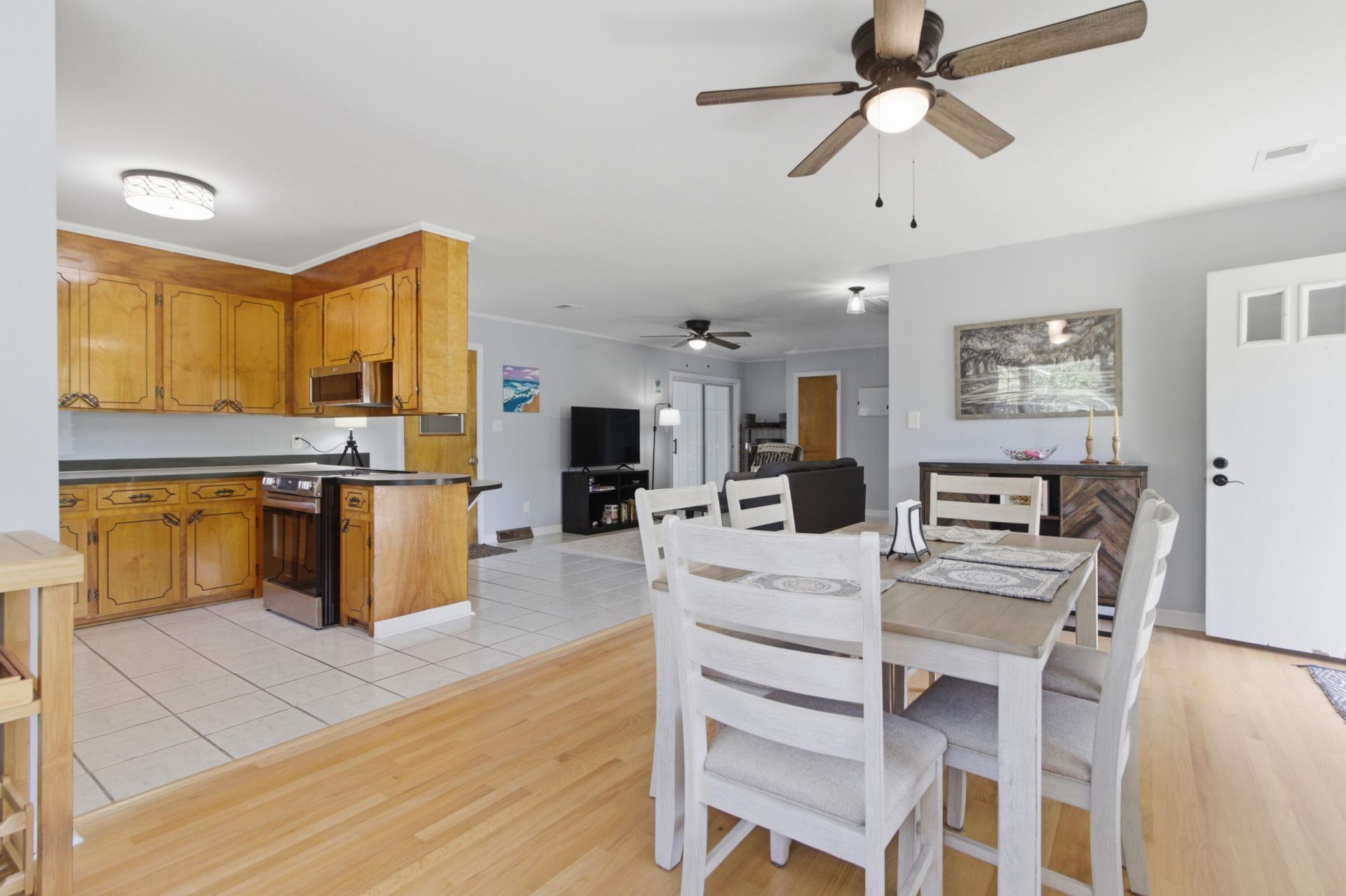 1084 Honeysuckle Lane Photo 9