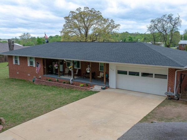 140 N Spring Street, Melbourne, AR 72556