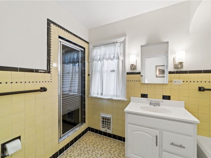 2588 Saybrook Road, University Heights, OH 44118 Photo 21