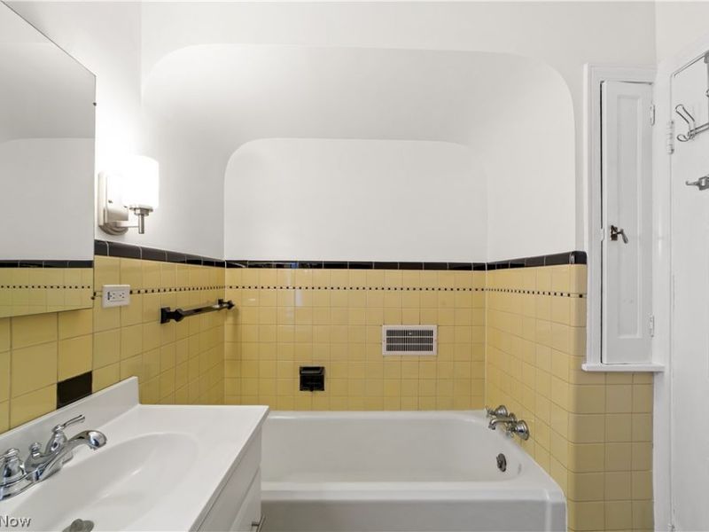 2588 Saybrook Road, University Heights, OH 44118 Photo 22