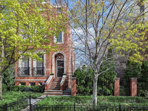 1532 W George Street, Chicago, IL 60657