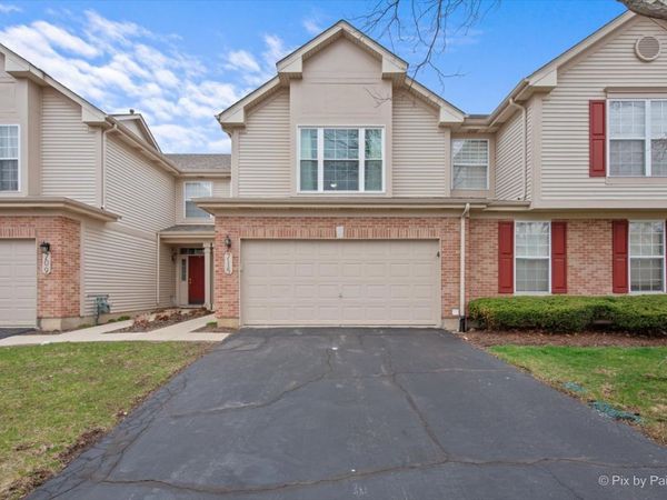 715 Riding Lane , Unit 715, St. Charles, IL 60174