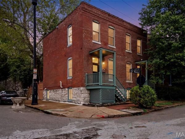 1200 Mackay Place, St Louis, MO 63104