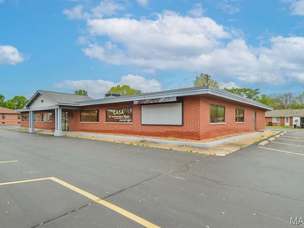 1801 N Belt W, Belleville, IL 62226