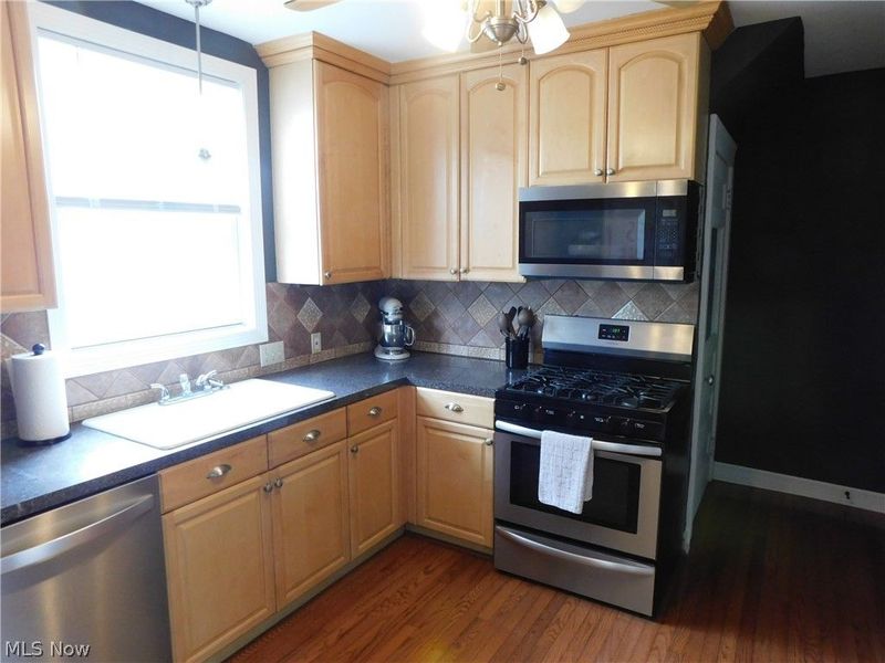 1915 34th Street NW, Canton, OH 44709 Photo 3