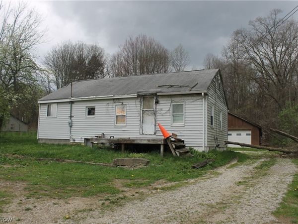 11481 State Route 44 , Mantua, OH 44255