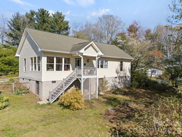 367 Crescent Street , Saluda, NC 28773