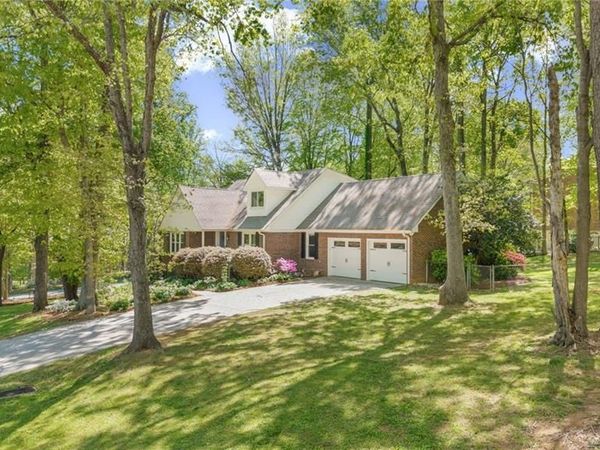 6946 August Drive , Clemmons, NC 27012