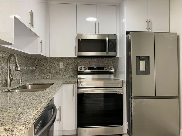 9320 Fontainebleau Blvd , Unit 301, Miami, FL 33172