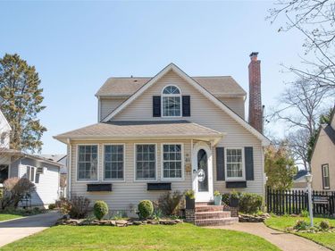 81 Chestnut Avenue , Floral Park, NY 11001