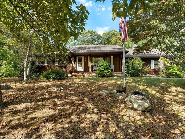 6 Woodvale Street , Sag Harbor, NY 11963