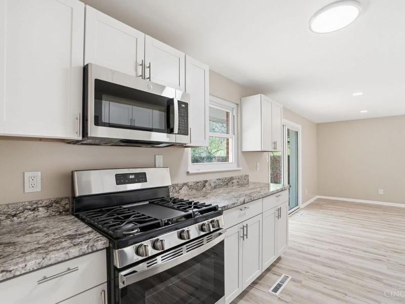 12128 Benadir Road, Springdale, OH 45246 Photo 10