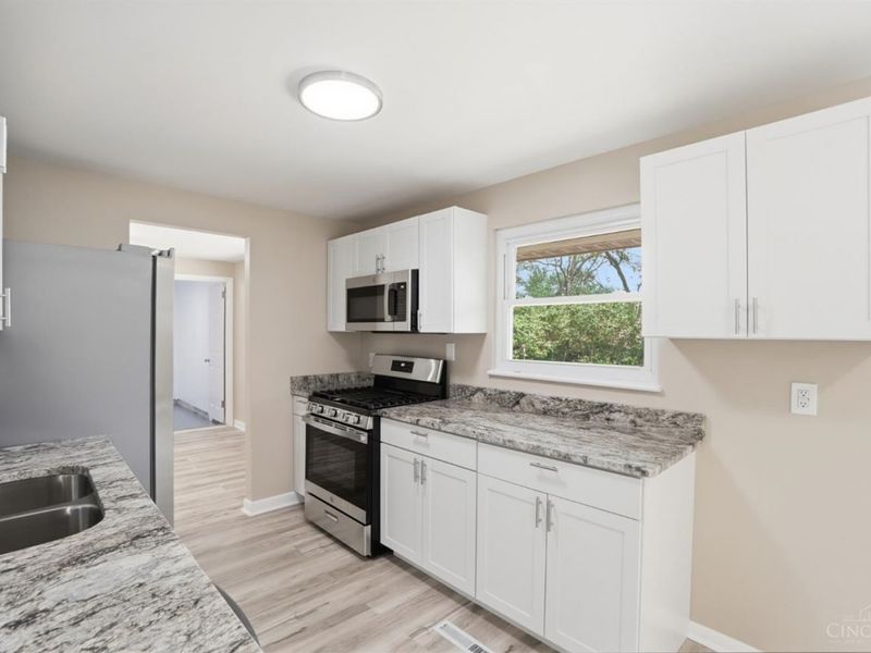 12128 Benadir Road, Springdale, OH 45246 Photo 12