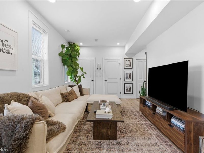 3508 Siam Avenue , Cleveland, OH 44113 Photo 18