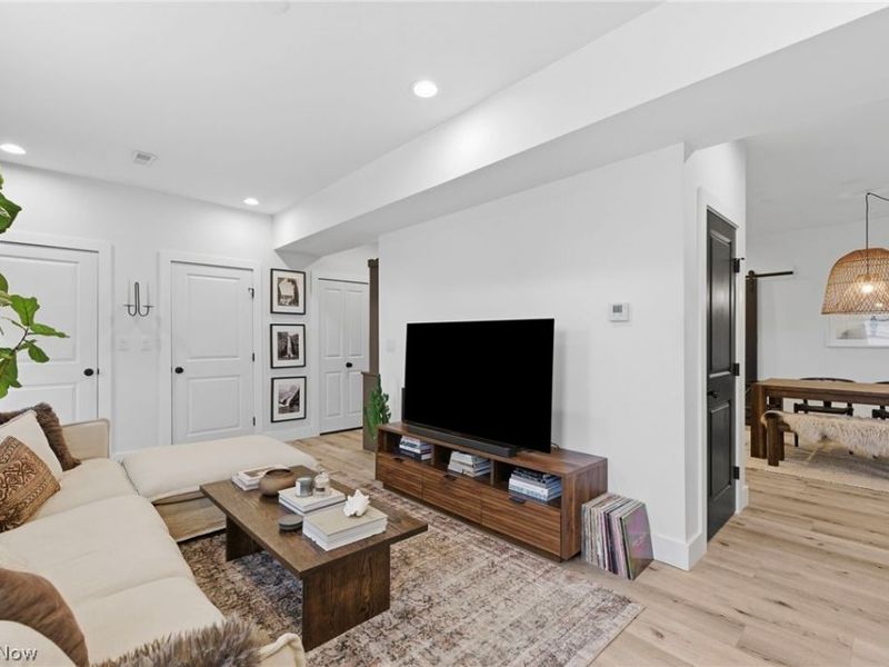 3508 Siam Avenue , Cleveland, OH 44113 Photo 19