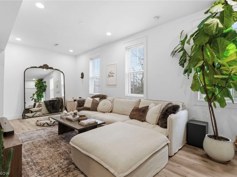 3508 Siam Avenue , Cleveland, OH 44113 Photo 20