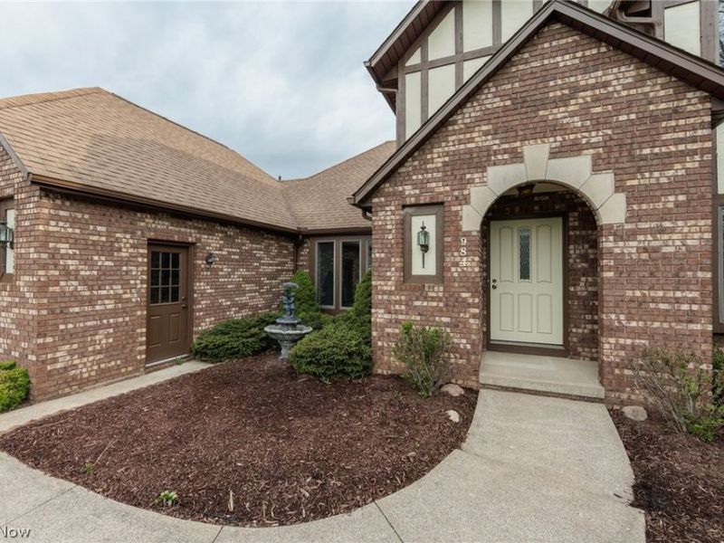 984 Meadowlark Lane, Medina, OH 44256 Photo 2