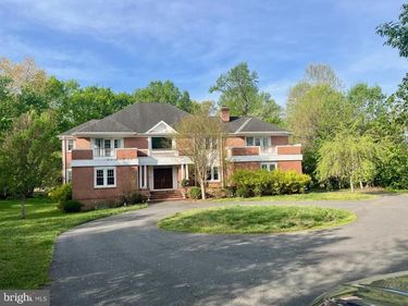 9709 GEORGETOWN PIKE , GREAT FALLS, VA 22066